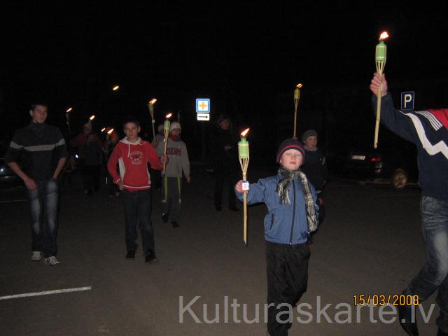 Svinam Lāčplēša svētkus